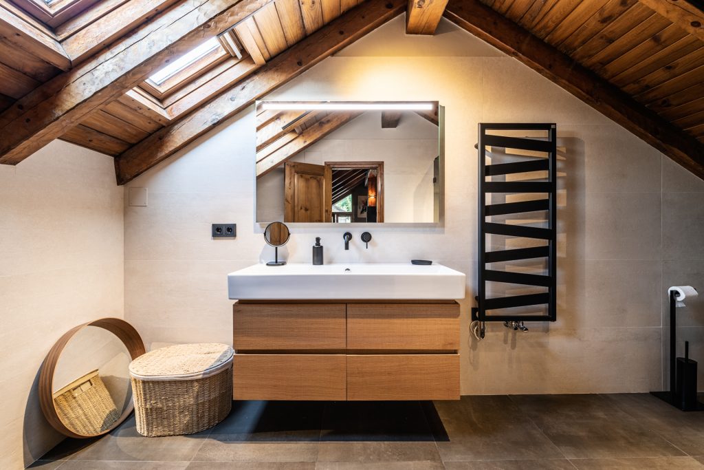 baño de una casa sostenible